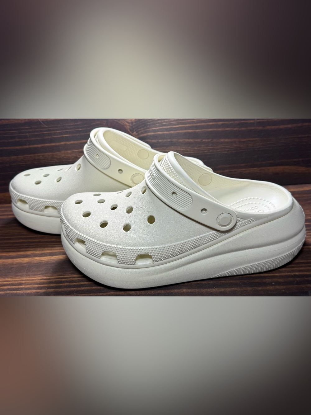 Crocs Mega Crush Women’s Size 9 Mens Size 7 Cream Clog